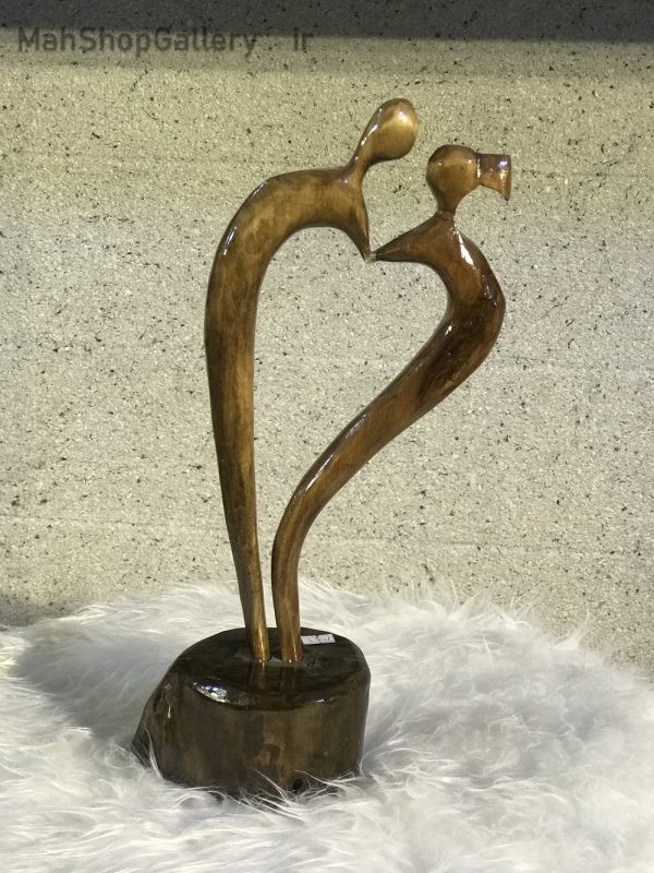 مجسمه چوبی قلب عشاق