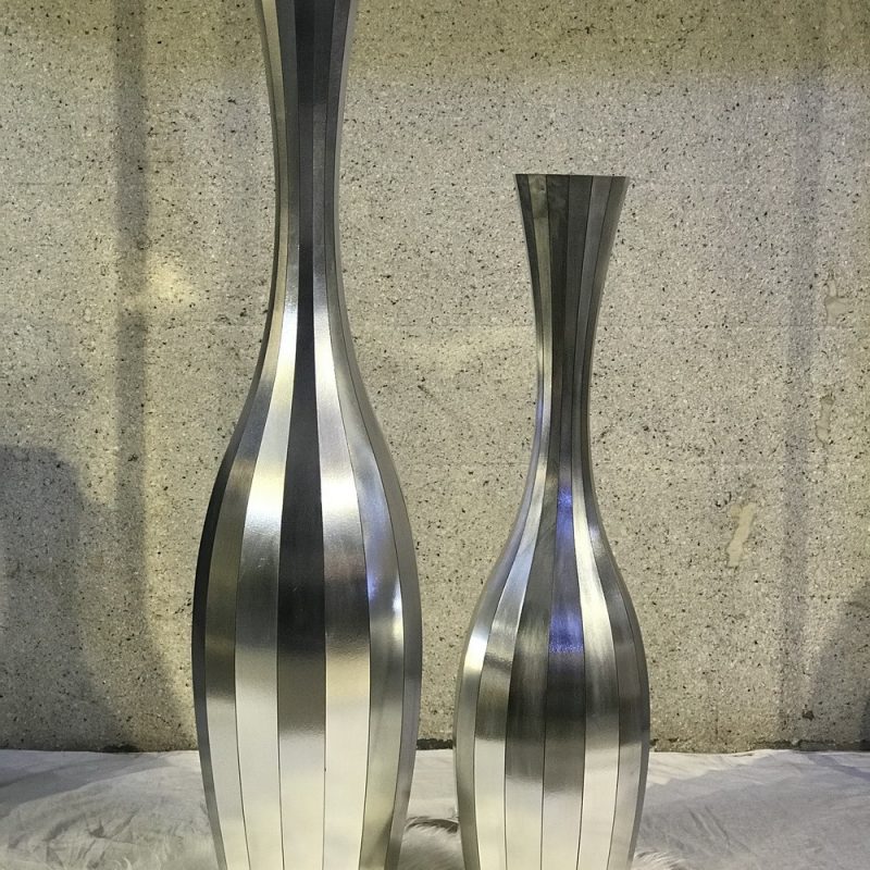 گلدان نقره ای